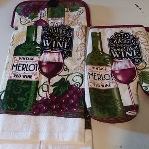 Kitchen towel and pot holder set